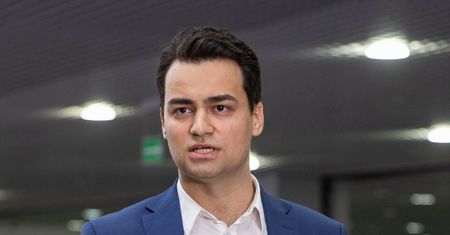 Prokuratura bierze się za antyszczepionkowców. Znanemu lekarzowi przydzielono ochronę