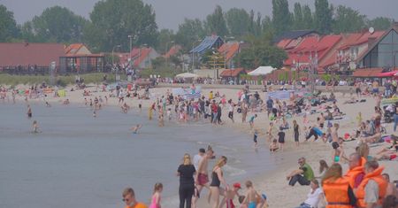 Urlop w sezonie tylko dla szczęśliwców. "W sprawę powinien włączyć się rząd"