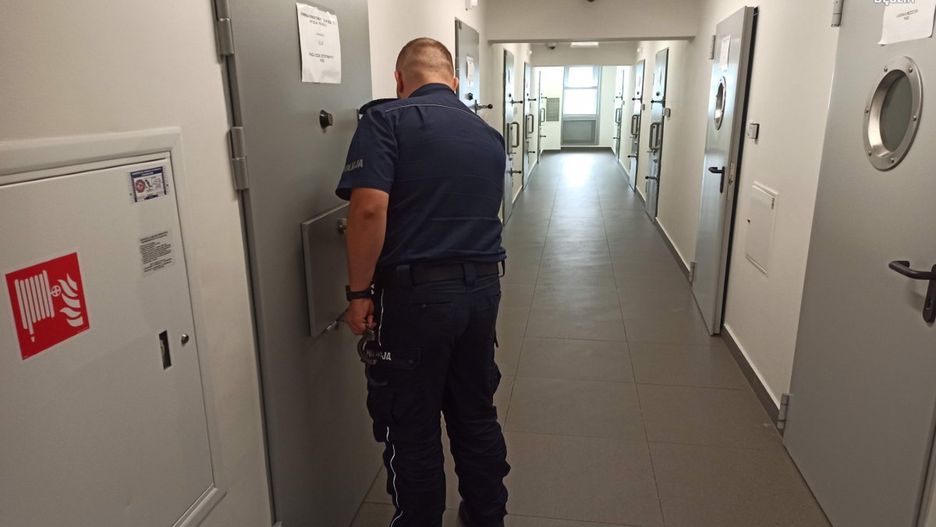 13-latka została pogryziona przez dorosłego mężczyznę, który chciał ukraść jej telefon 