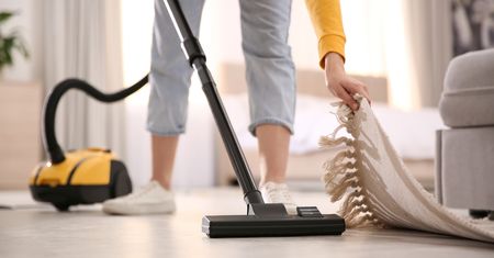 Odkurzacz pionowy – doskonała alternatywa dla zmęczonych sprzątaniem