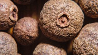 Powinno być obowiązkowe w diecie kobiet po 50-tce. Kupisz w każdym sklepie