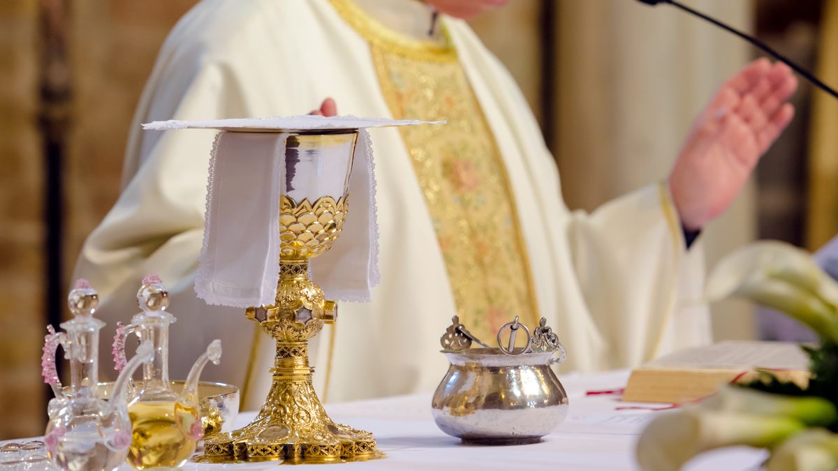 Zmarły ksiądz oskarżony o molestowanie (zdjęcie podglądowe)