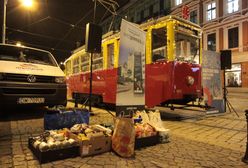 Wrocław. Tramwaj pod operą. MPK zbiera żywność dla potrzebujących