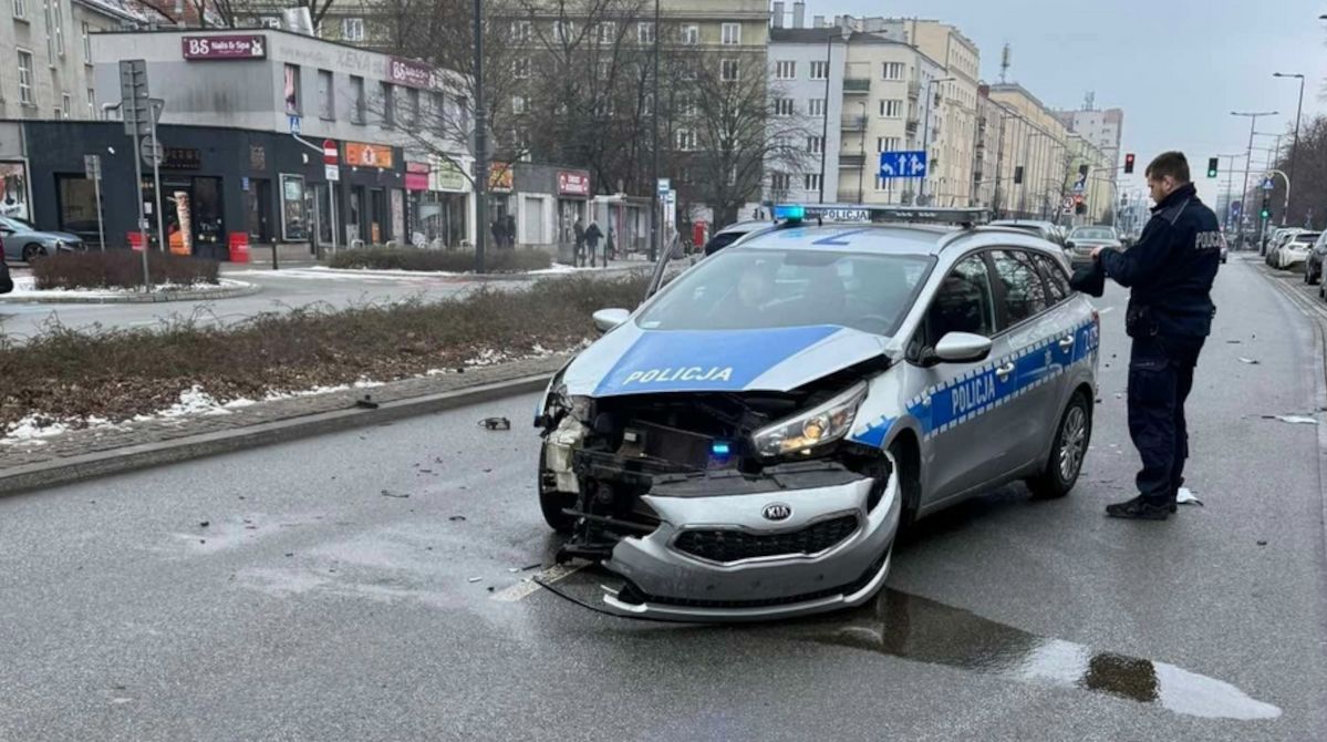 Wjechał w radiowóz na Woli i uciekł. Został zatrzymany. Ponad 4 lata spędzi w więzieniu