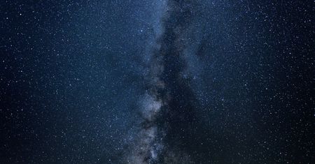 Astronomowie rozwiązali tajemnicę galaktyki składającej się z 99,99 proc. ciemnej materii