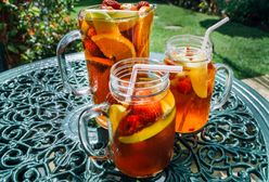 Jak zrobić mrożoną herbatę? Orzeźwiający napój na cieplejsze dni