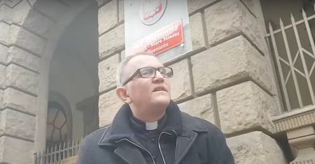Dostał karę za nazwanie policjantki "ladacznicą". Były ksiądz Woźnicki skomentował wyrok