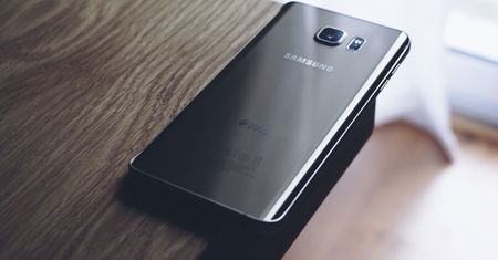 Galaxy S10 może nie mieć skanera tęczówki oka. Wystarczyć ma czytnik linii papilarnych