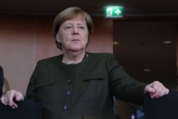 Niemiecka prasa krytykuje Merkel. "Pogarsza sytuację"