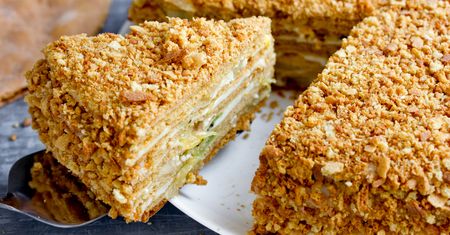 Miodownik – aromatyczne i rozgrzewające ciasto