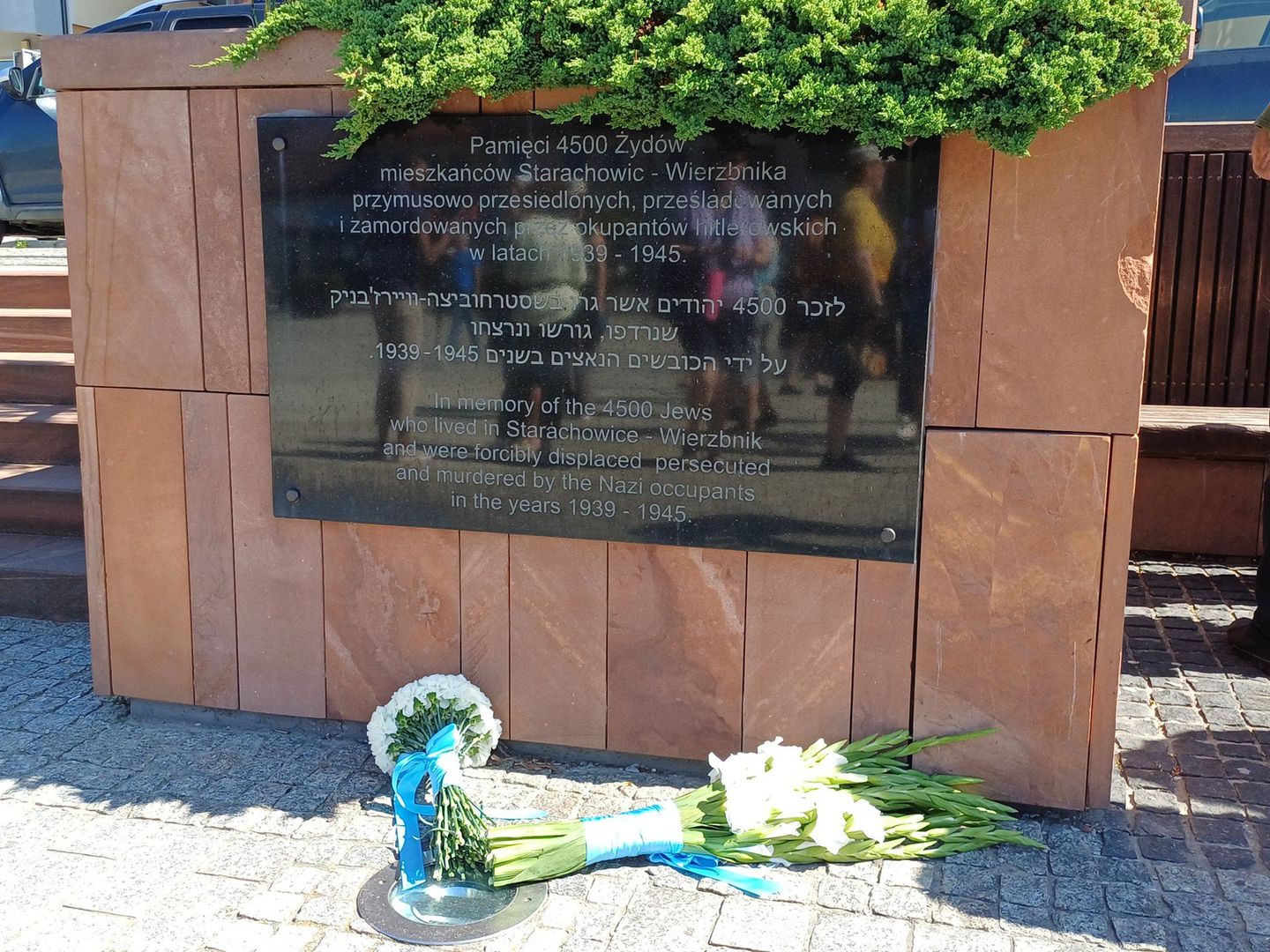 Wizyta rodziny ocalałego z Holokaustu Howarda Chandlera i przedstawicieli Classrooms Without Borders w Starachowicach