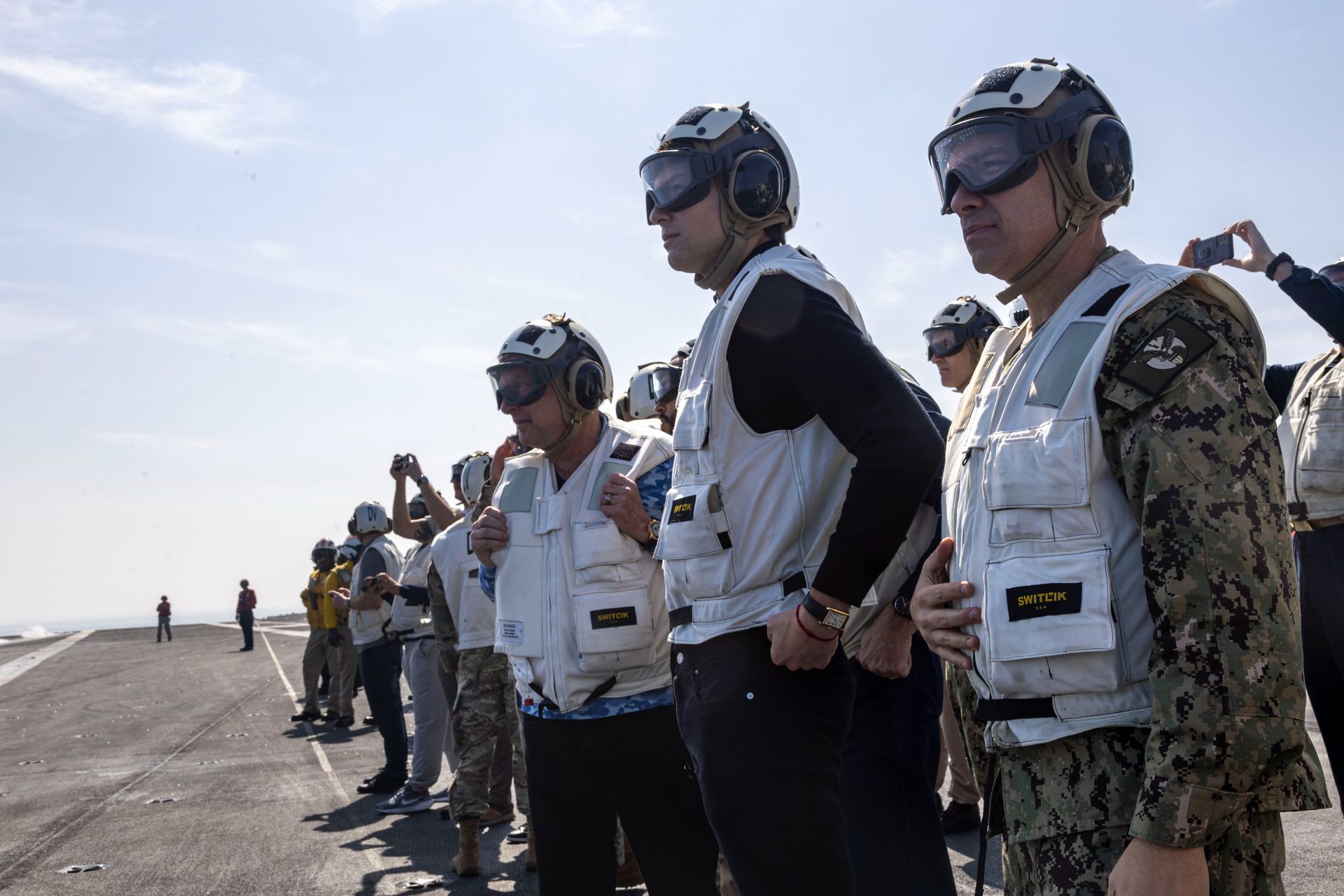 Witkoff i Kushner na USS Abraham Lincoln: sygnał dla Iranu?