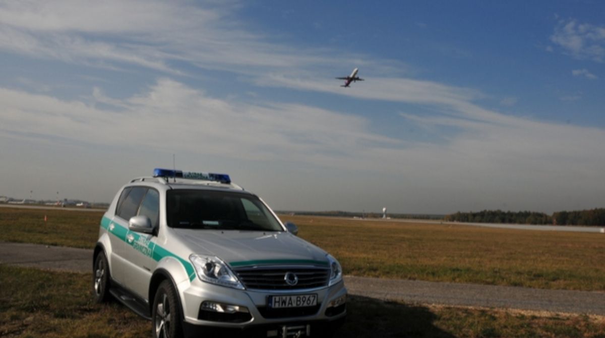 Powiedział, że ma bombę w bagażu.
