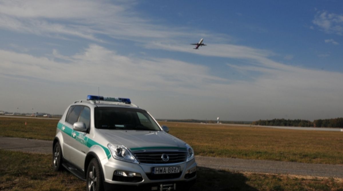 Powiedział, że ma bombę w bagażu. Żart pasażera kosztował go 500 złotych i zakaz lotu