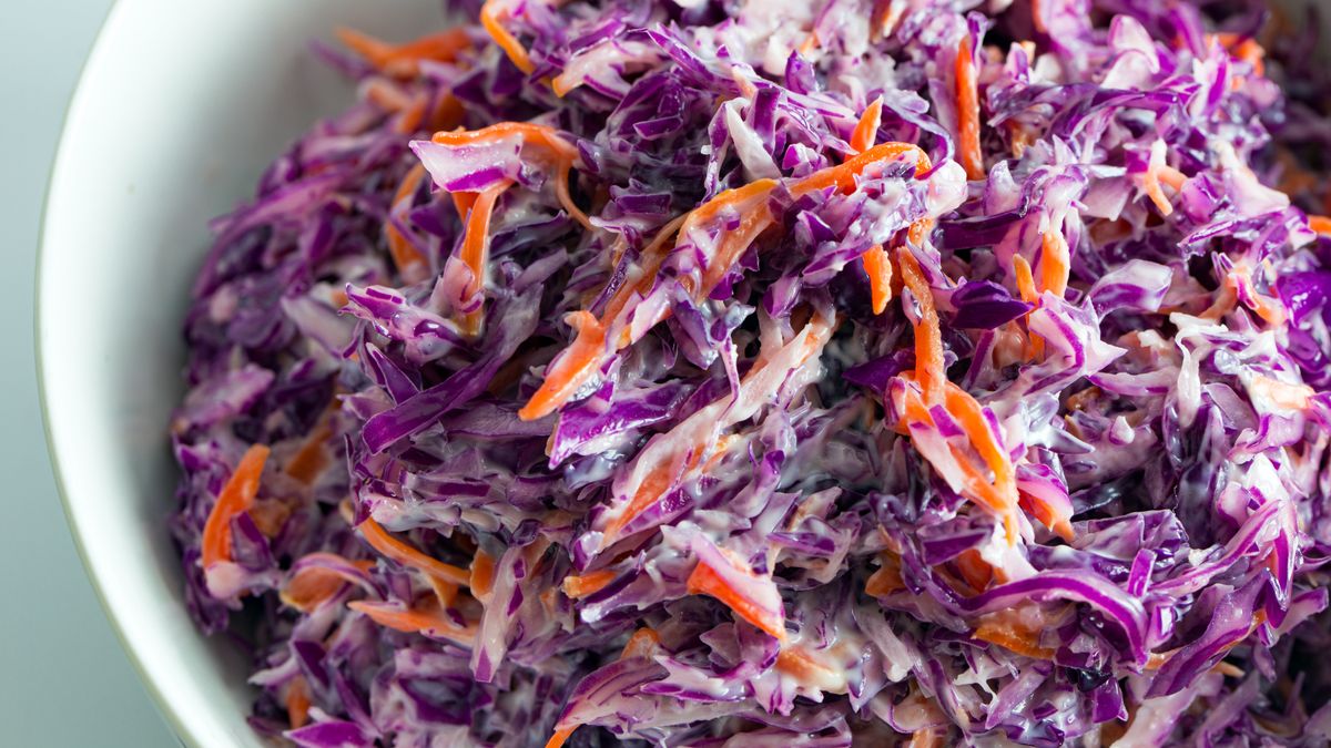 Coleslaw z czerwonej kapusty