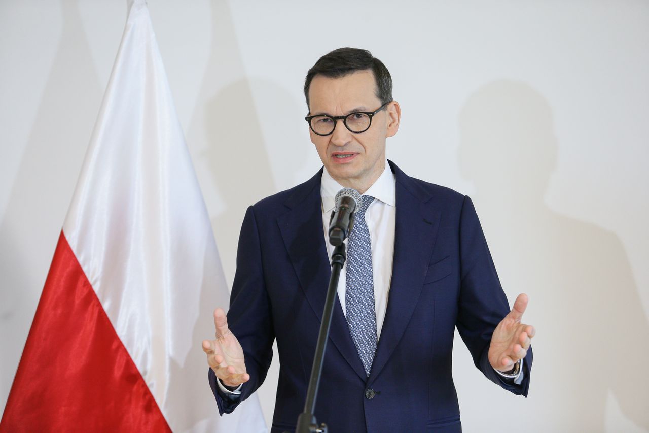 Zakaz sprzedaży alkoholu na stacjach benzynowych. Morawiecki: "Popieram"