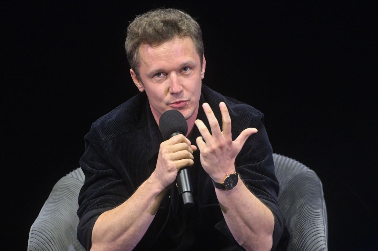 Zagrał w hicie Netfliksa. Jest związany z popularną aktorką