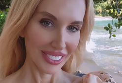 Pozowała w skąpym bikini. "Plastic is fantastic"