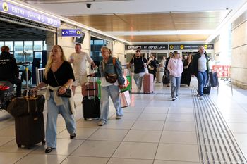 Chaos nie tylko na Bliskim Wschodzie. Turyści z Azji utknęli w Europie