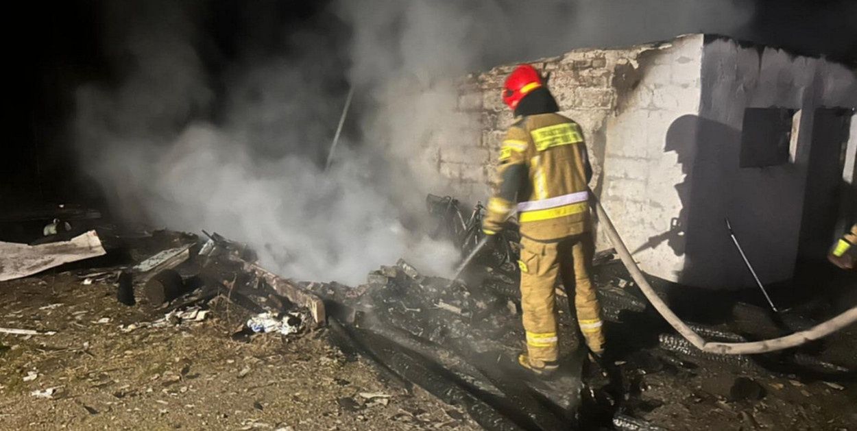 Koprzywnica: Nocny pożar. Z ogniem walczyły dwa zastępy straży