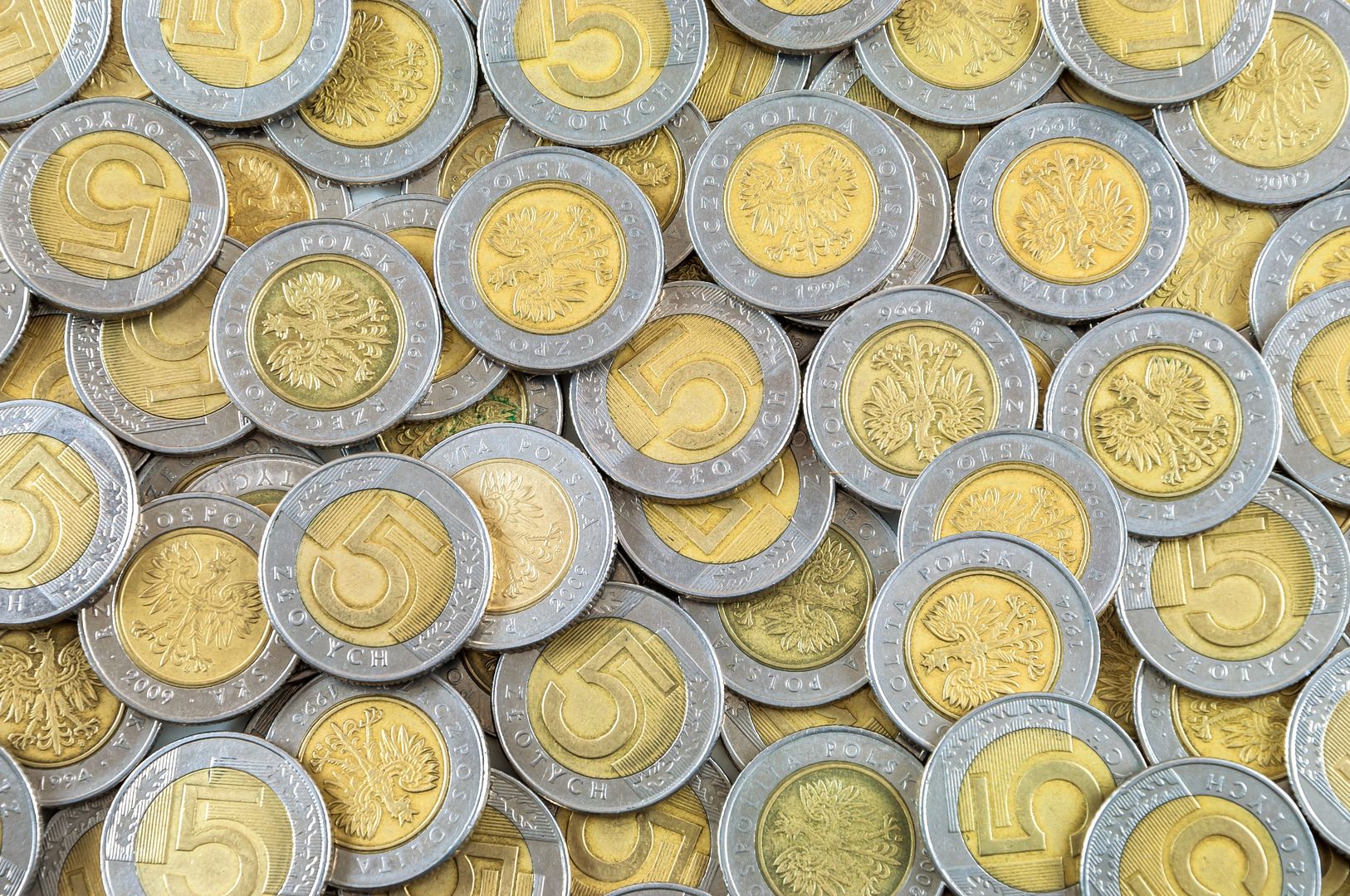 Sprawdź, czy jej nie masz. Pięciozłotówka warta nawet 100 tys. zł! 