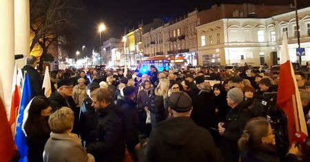 Lublin w obronie niezależnych sądów. Blisko tysiąc osób protestowało przed Sądem Okręgowym