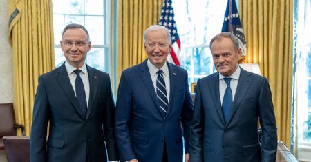 Opublikował zdjęcie z Dudą i Tuskiem. Znaczące słowa Bidena