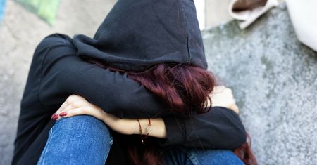 18-latka musiała kopać swój grób. Motyw porywaczy szokuje
