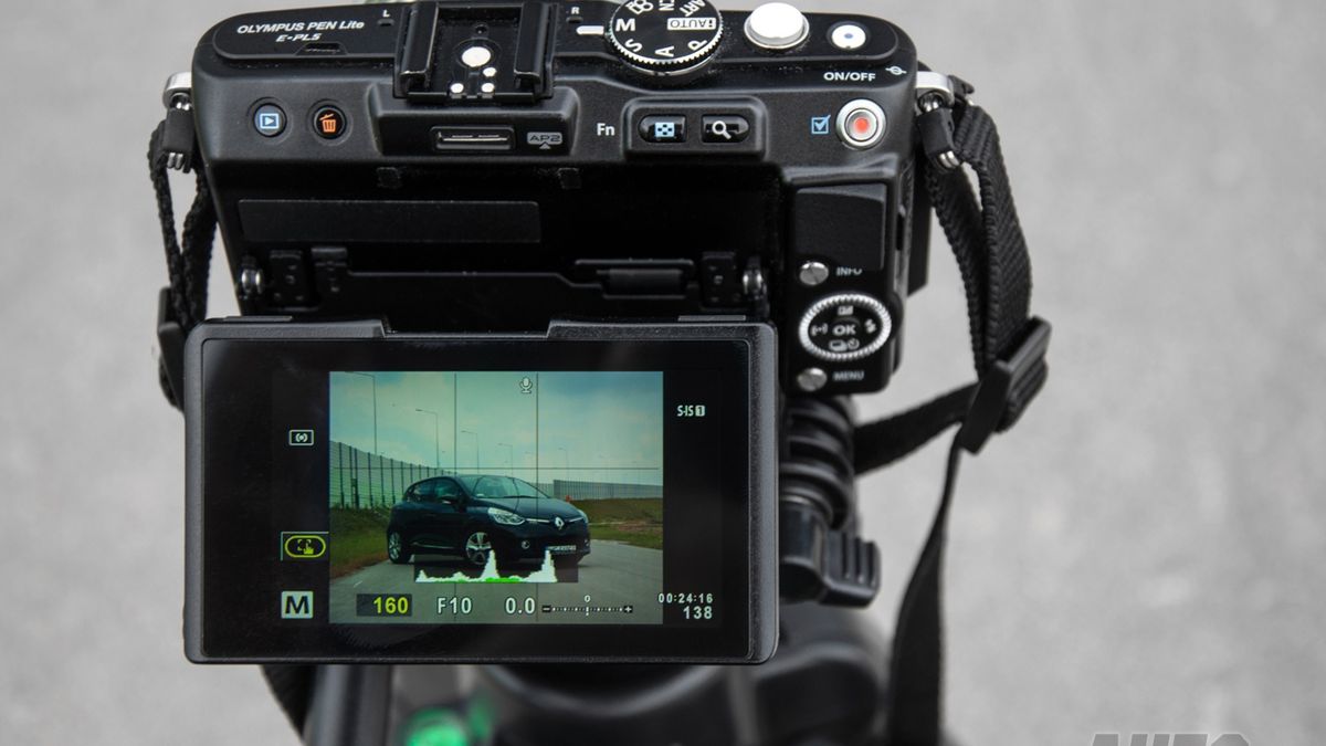 75-latek od kilkunastu lat fotografuje i nagrywa piratów drogowych