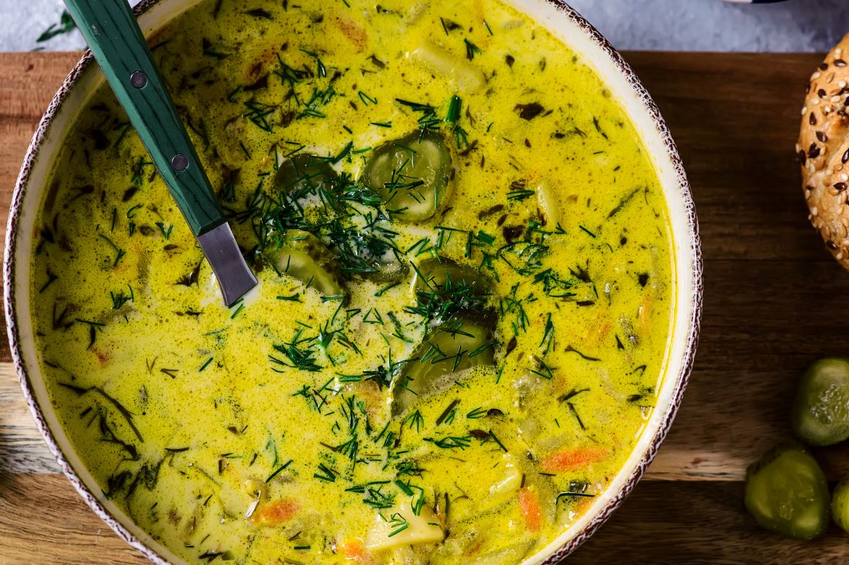 Dorzucam do gotującej się ogórkowej i zupa jest smaczniejsza. Babcia nauczyła mnie tego triku
