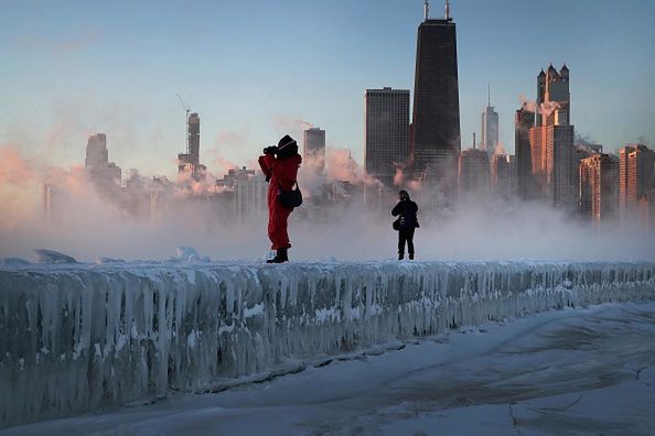 Internet obiegły zdjęcia zamarzniętego jeziora Michigan 