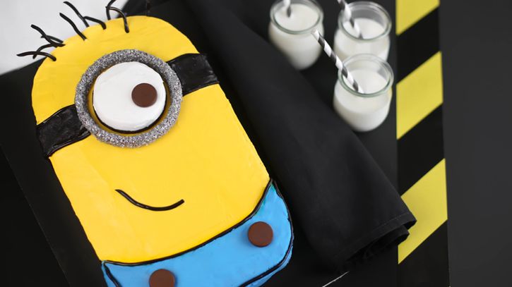 Despicable Me Minion Cake