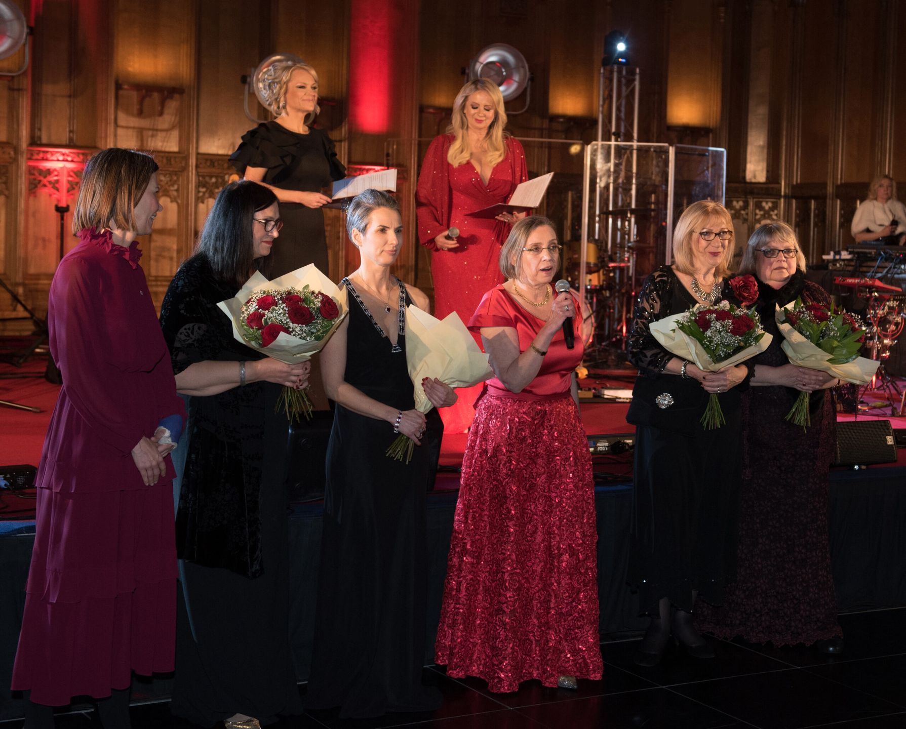 Komitet Organizacyjny 50 Balu Polskiego, Agnieszka Kowalska, Chargé d’affaires a.i. Ambasady RP w Londynie oraz prowadzące Bal Kasia Madera i Marzena Rogalska