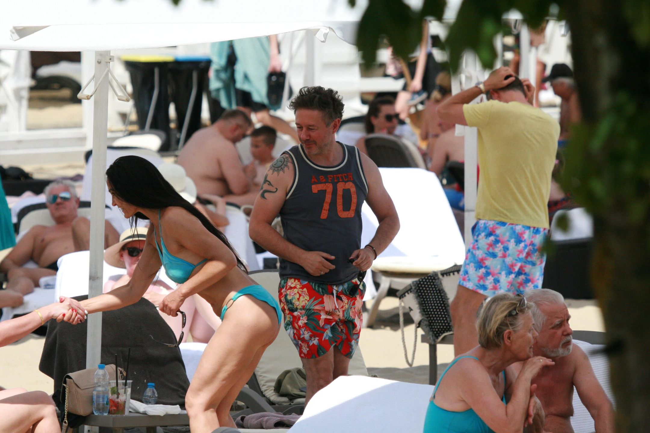 Andrzej Piaseczny na plaży w Sopocie