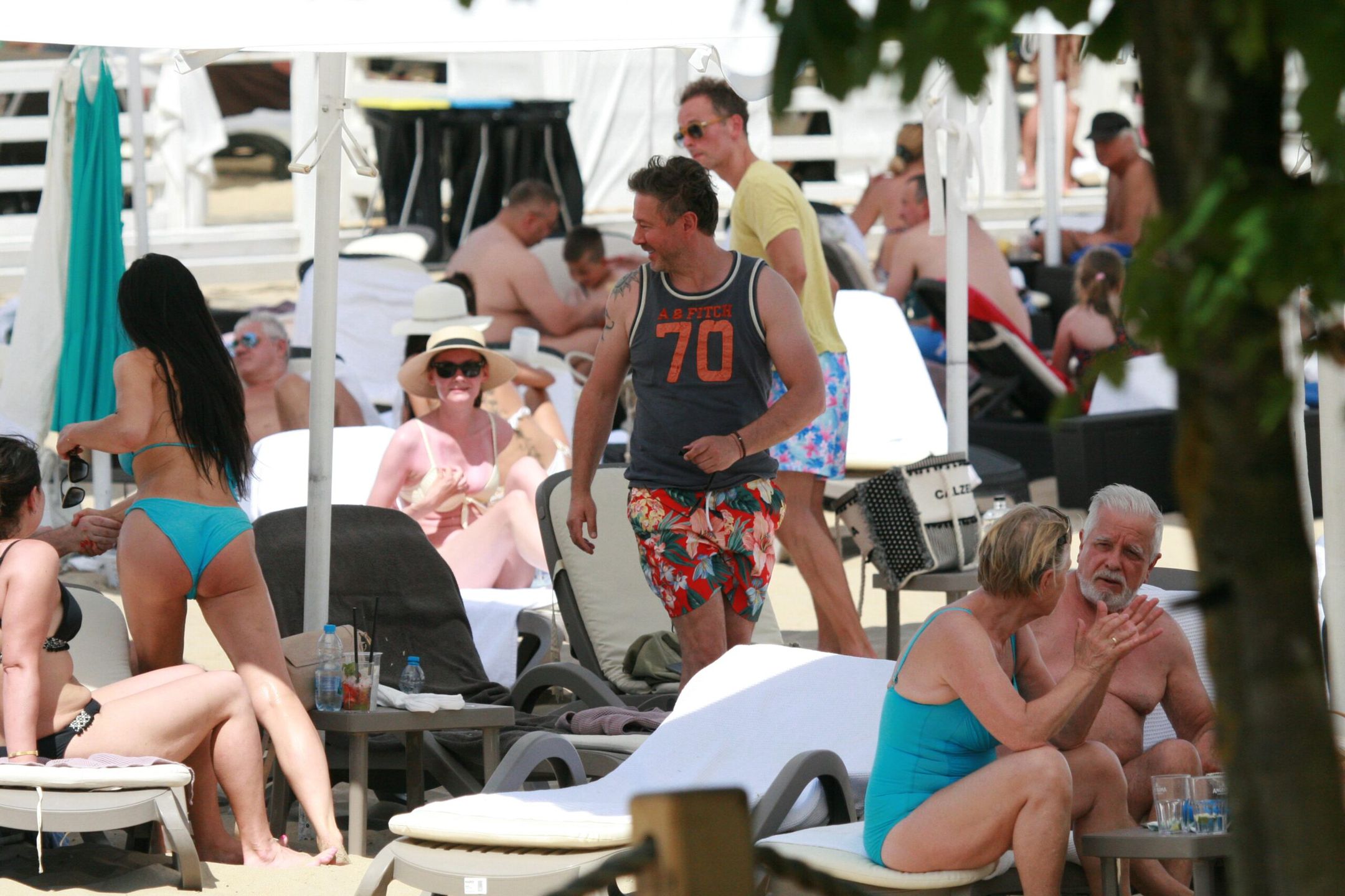 Andrzej Piaseczny na plaży w Sopocie