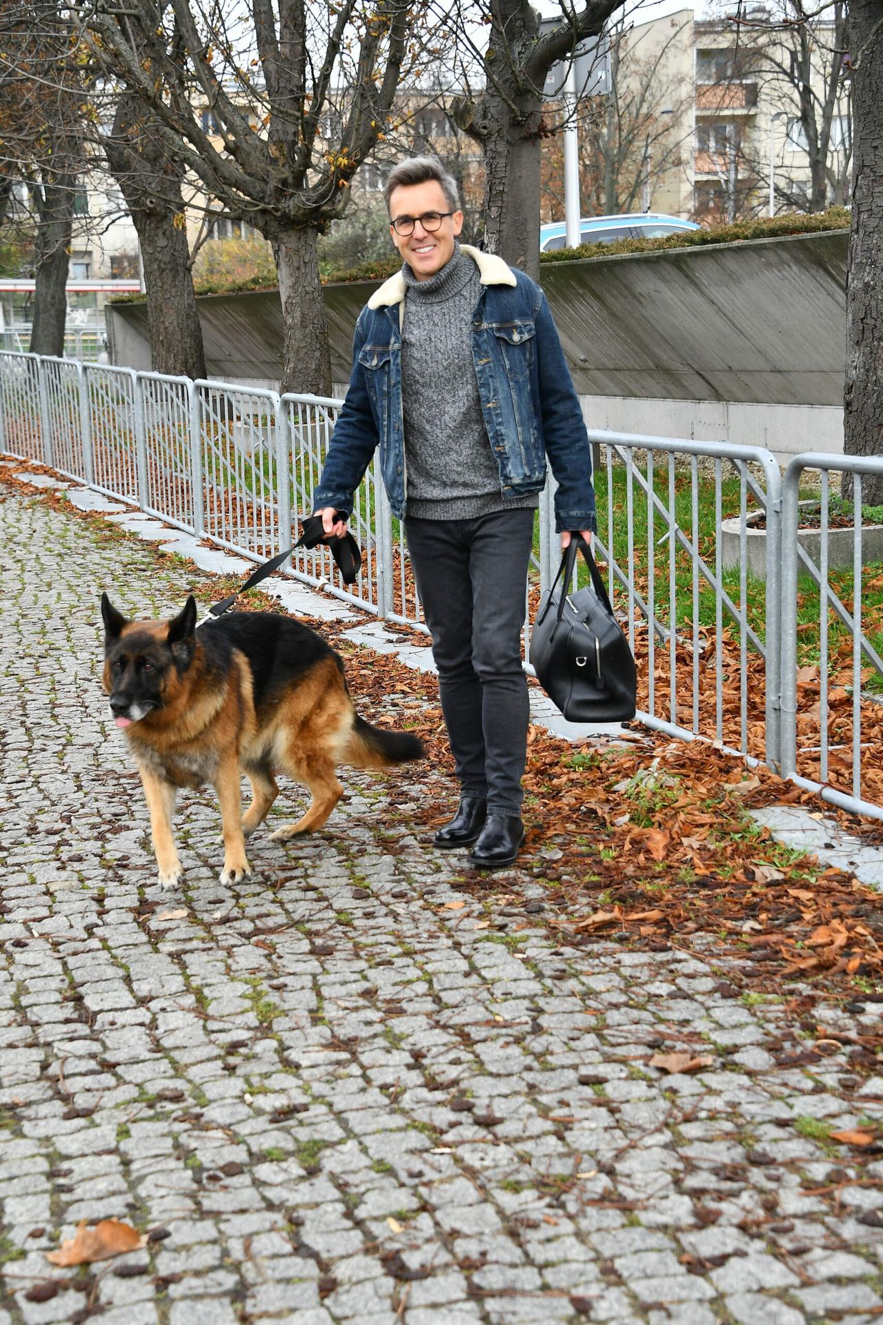 Maciej Kurzajewski z psem Bono