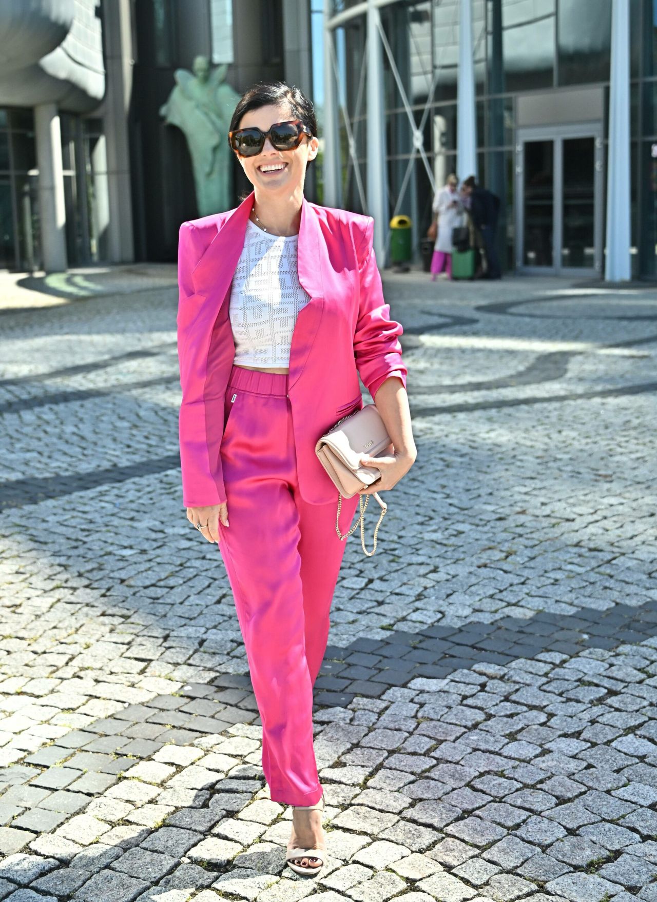 Kasia Cichopek w różowym garniturze fot. KAPiF