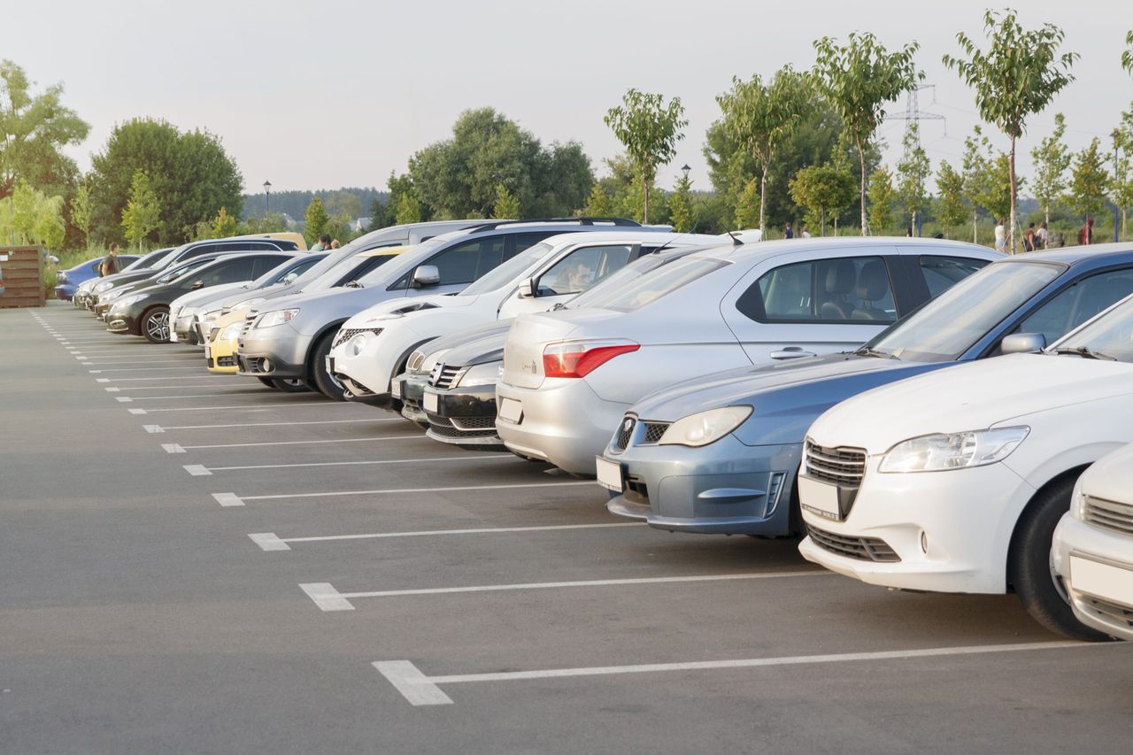 Cars in a parking lot in the evening light of the sun