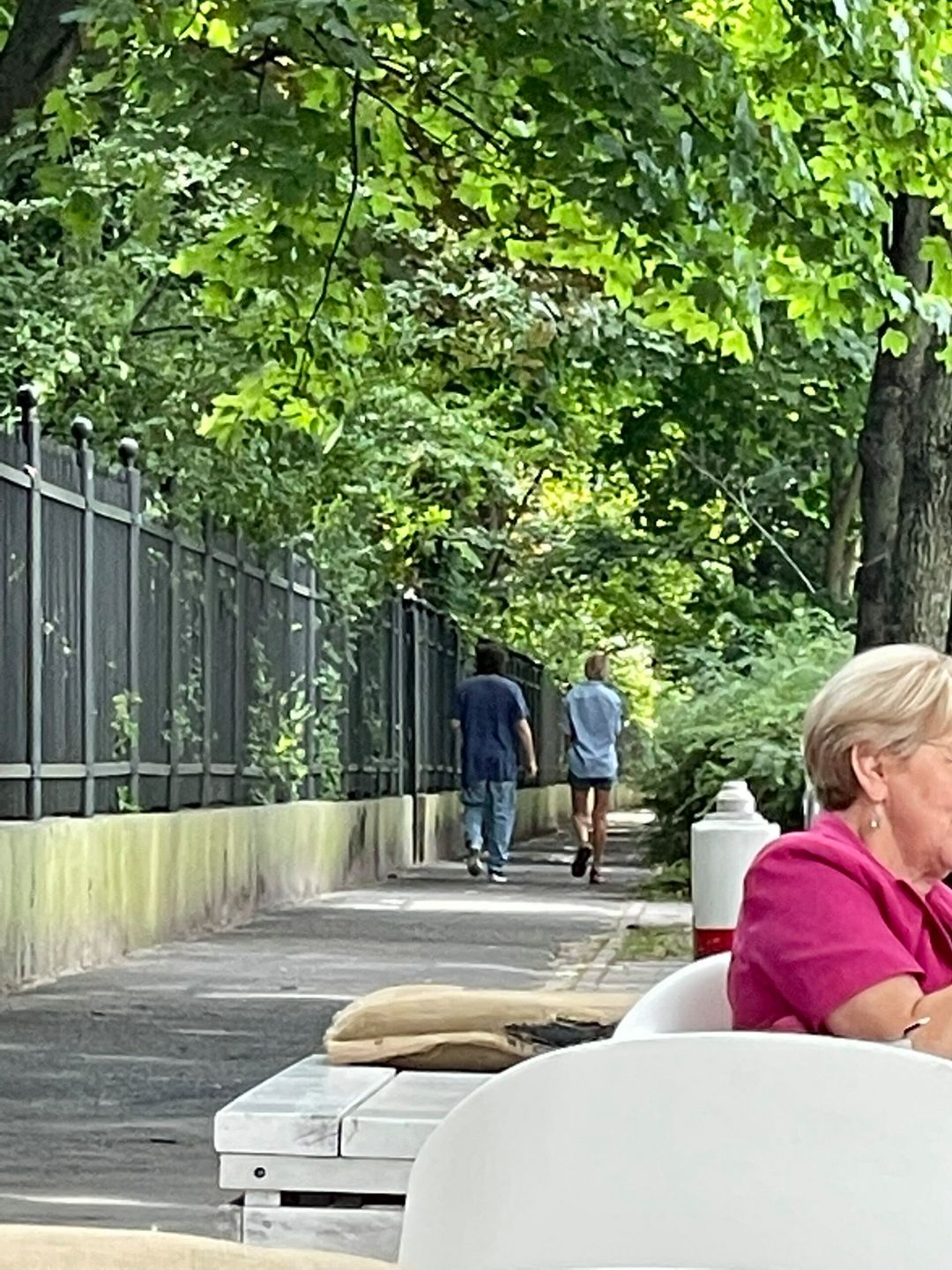 Kasia Stankiewicz na spacerze z partnerem