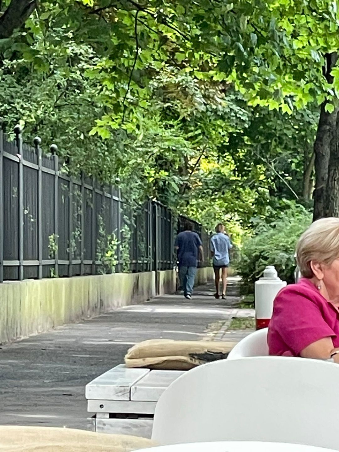 Kasia Stankiewicz na spacerze z partnerem