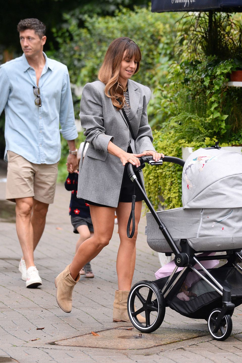 Anna i Robert Lewandowscy idą na śniadanie do Flaminga w towarzystwie Magdy Butrym