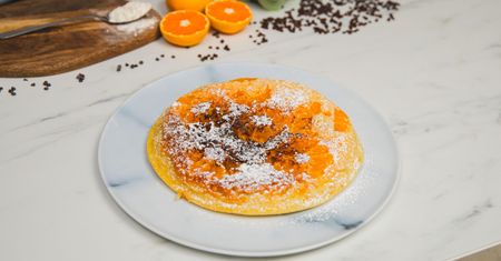 Ubij jajka i zalej mandarynki. To najlepszy deser z patelni, który zrobisz w 5 minut