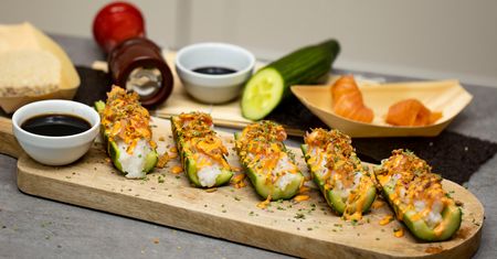 Przepis na szybkie sushi "łódeczki". Idealne na imprezę