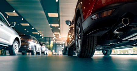 Polacy wciąż stawiają na niemiecką motoryzację i silniki spalinowe – raport OTOMOTO “Internetowy Samochód Roku 2023”