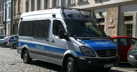 Policyjne małżeństwo z Wielkopolski udaremniło kradzież w Krakowie i zatrzymało poszukiwaną osobę