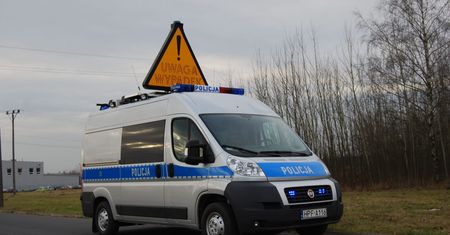 Policjanci dbają o pieszych