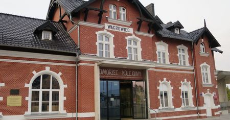 Pociąg odjechał bez pasażerów, bo nikt ich nie poinformował o zmianie peronu
