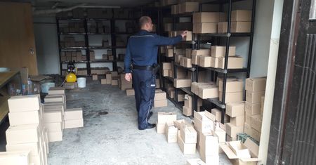 POLICJANCI ZLIKWIDOWALI DWIE WYTWÓRNIE PODROBIONYCH PERFUM