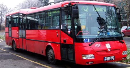 POLICJANT ZATRZYMAŁ PIJANEGO KIEROWCĘ AUTOBUSU, KTУRY WIÓZŁ DZIECI