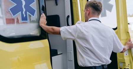 Roczne dziecko z poparzeniami trafiło do szpitala w Wielkopolsce. Policja ustaliła, co się stało